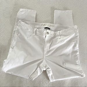 Women’s AE Next Level Stretch White Jeans size 20